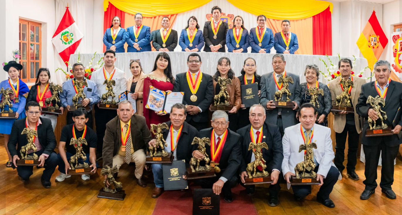 ANDAHUAYLAS RINDE HOMENAJE A CIUDADANOS ILUSTRES QUE MARCARON LA HISTORIA Y EL DESARROLLO DE LA PROVINCIA